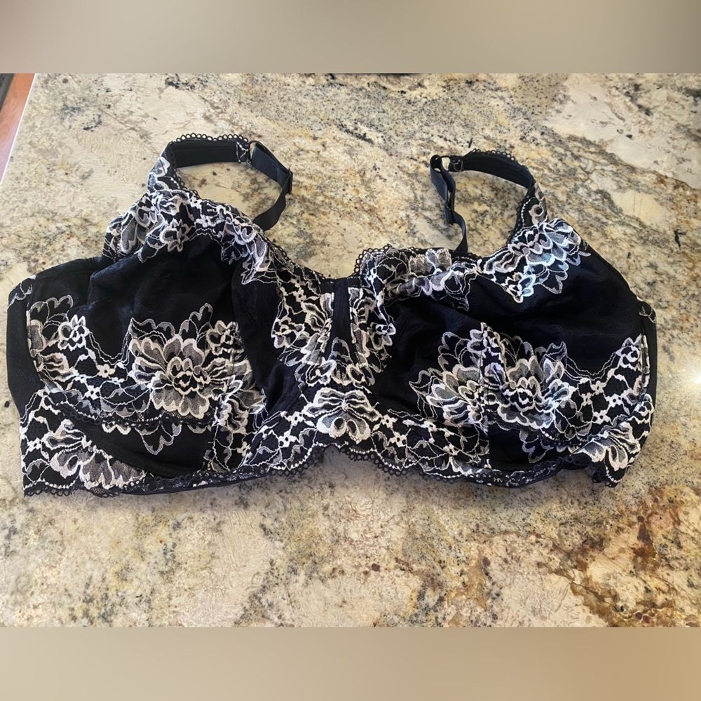 Breezies Two Toned Lace Underwire Black Bra Size 48 DDD